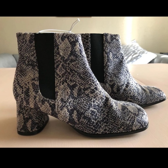 Chinese Laundry snakeskin print chunky ankle boot - Picture 2 of 7